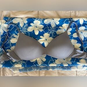 Skims Wireless Form Push-up Plunge Bra size 32D in Slate